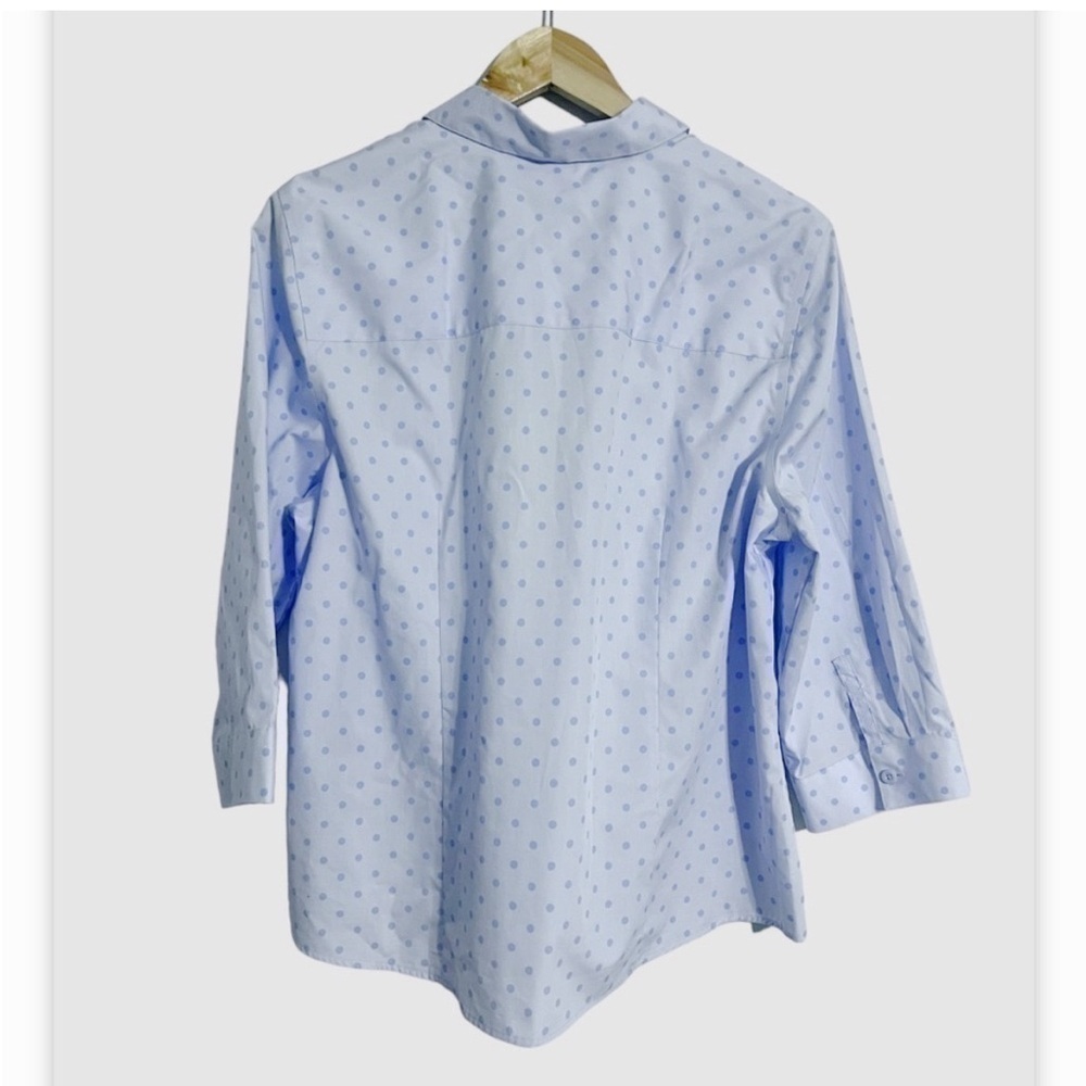 Chico’s wrinkle resistant polka dot Shirt - Picture 2 of 5